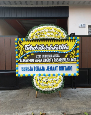 Papan Bunga Duka di Pulo Gebang