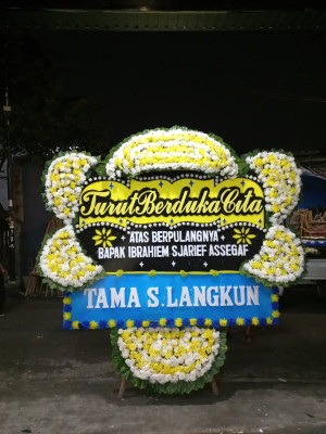 Papan Bunga Duka di Pulo Gebang